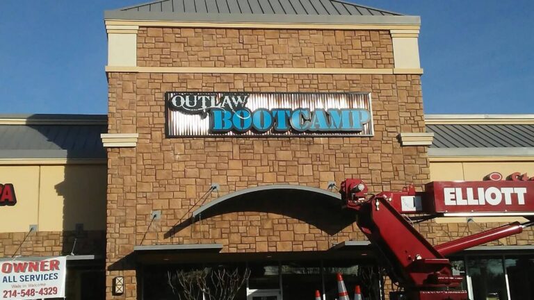 10 Effective Signage Ideas to Boost Foot Traffic for Local Businesses